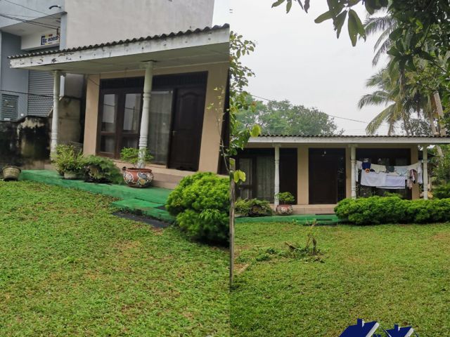 18.9 Perches Residential Land with Old Livable House For Sale in Boralesgamuwa. – photo 2