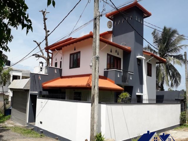 Two Story House for Sale in Kalalgoda Road Thalawathugoda – photo 1