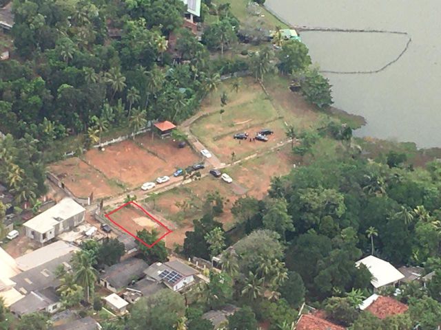 Prime Land for sale near Bolgoda Lake Paraththa Road Panadura.