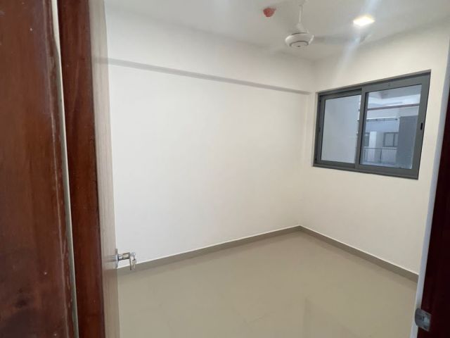 Brand New Unfurnished 03 Bed Ovel Ground View Apartment to be Sold in Borelle Colombo 08. – photo 2