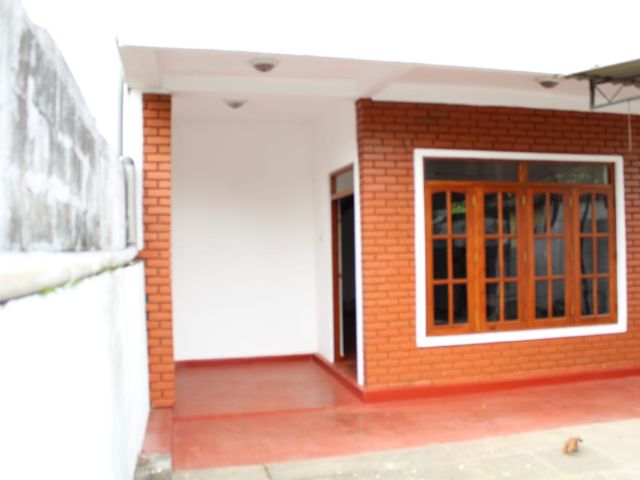 Two story House for sale in Kesbewa, Makandana. – photo 2
