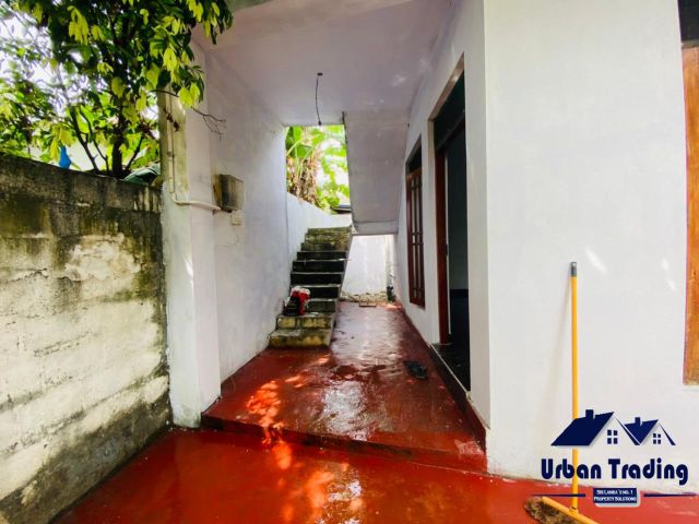House For Sale in Dehiwala Facing Kadawatha Road. – photo 2