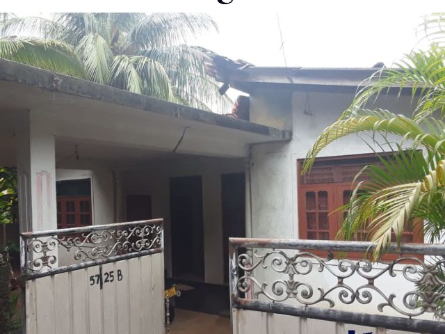 පර්චස් 9.5ක පිහිටි නිවසක් විකිනීමට තිබේ. – photo 1